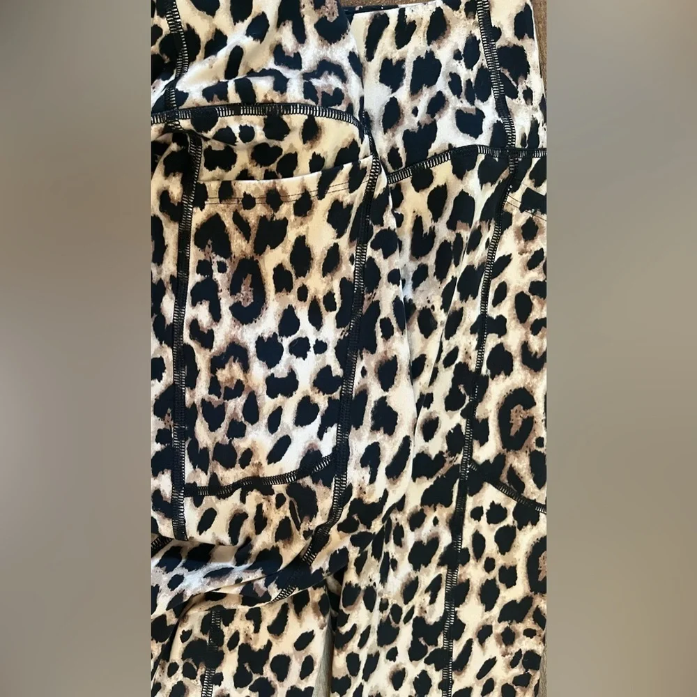 Victoria’s Secret incredible essential leggings Sz 4 - Picture 4 of 7